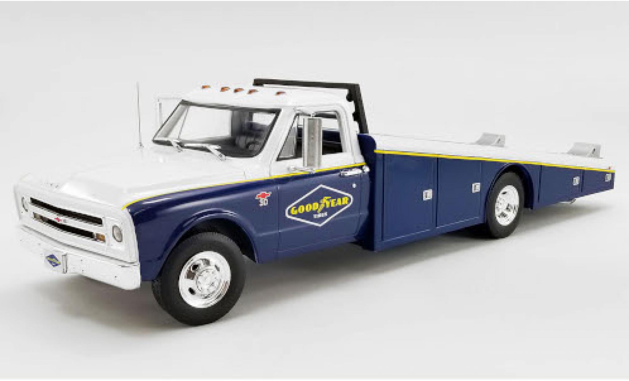 Chevrolet C-30 1/18 ACME Ramp Truck Goodyear 1967 Abschleppwagen modelauto