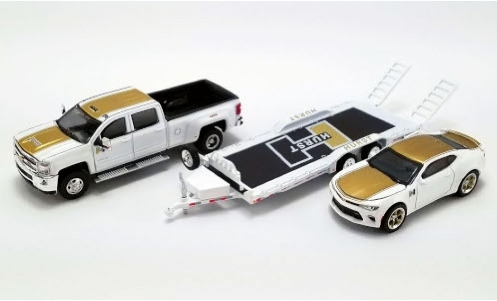 Chevrolet Silverado 1/64 ACME 3500 HD Hurst Performance 2018 avec Camaro SS et 2-Achs-remorque modelauto
