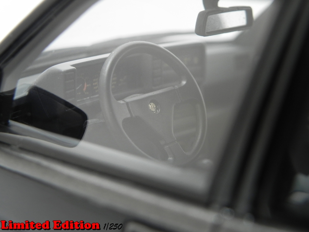 Alfa Romeo 75 turbo 1.8 Q.V. LM087A zwart 1/18 Laudoracing Models