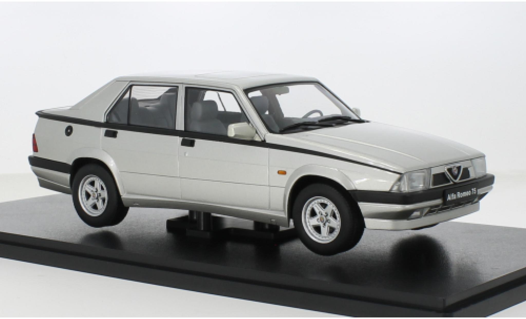 Alfa Romeo 75 1/18 Triple 9 Collection grijs Triple 9 Coll 1:18 modelauto