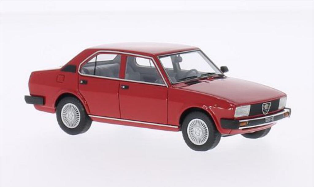 Alfa Romeo Alfetta 1/43 Neo 2000 rood 1980 modelauto