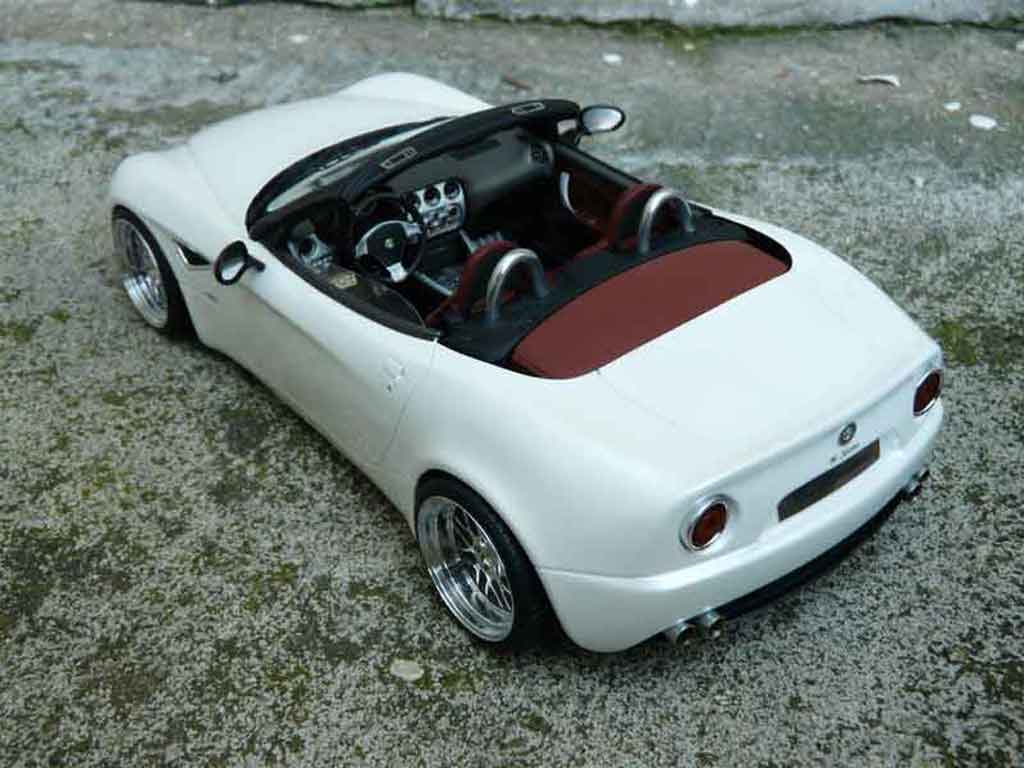Alfa Romeo 8C competizione spider mr wit jantes alu 1/18 MR Collection