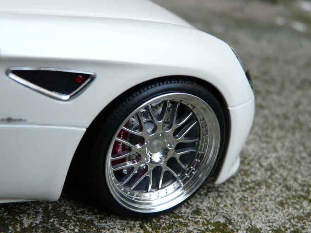 Alfa Romeo 8C competizione spider mr wit jantes alu 1/18 MR Collection