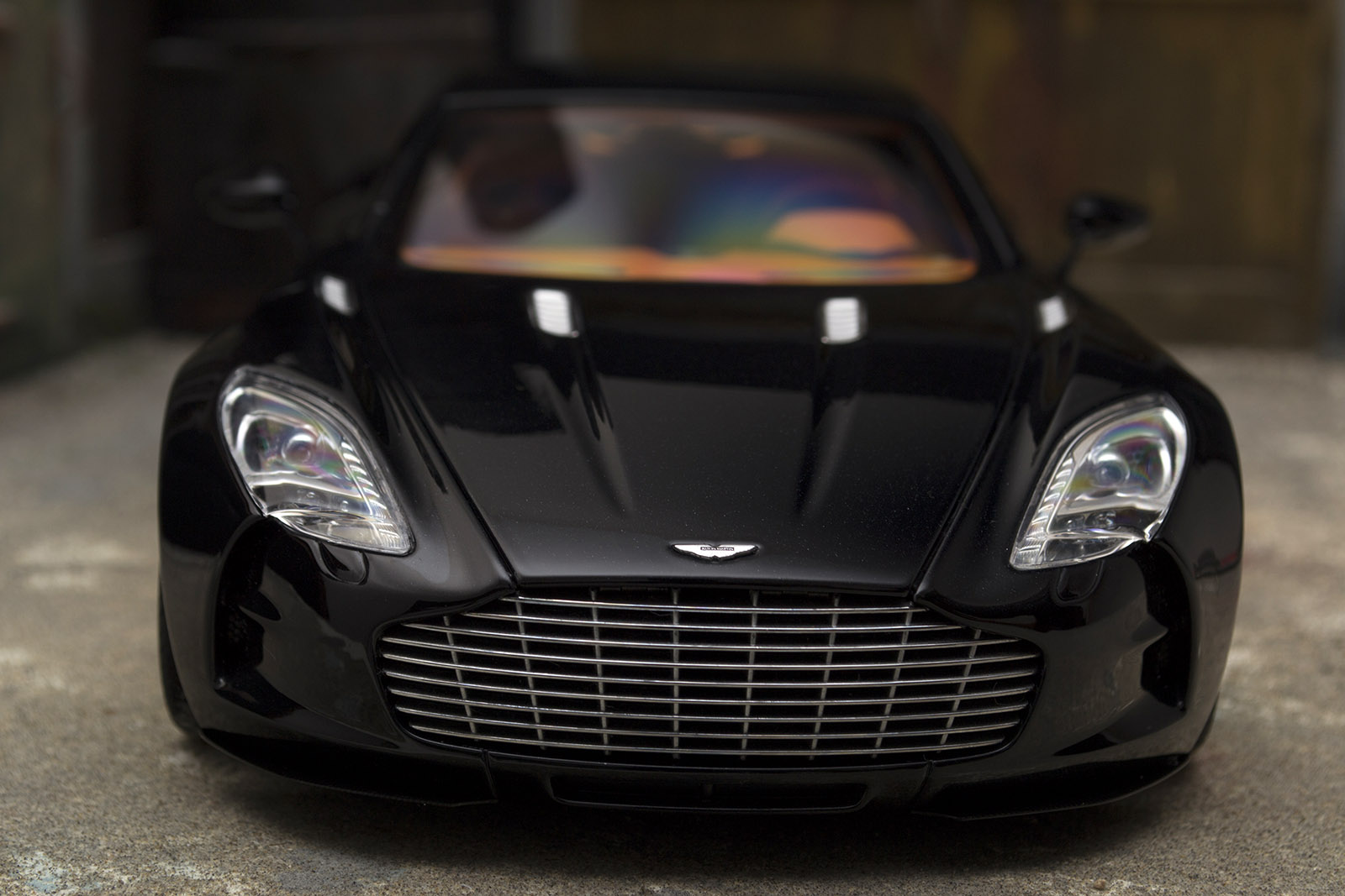 Aston Martin One-77 coupe 77 zwart pearl interieur oranje 1/18 Autoart