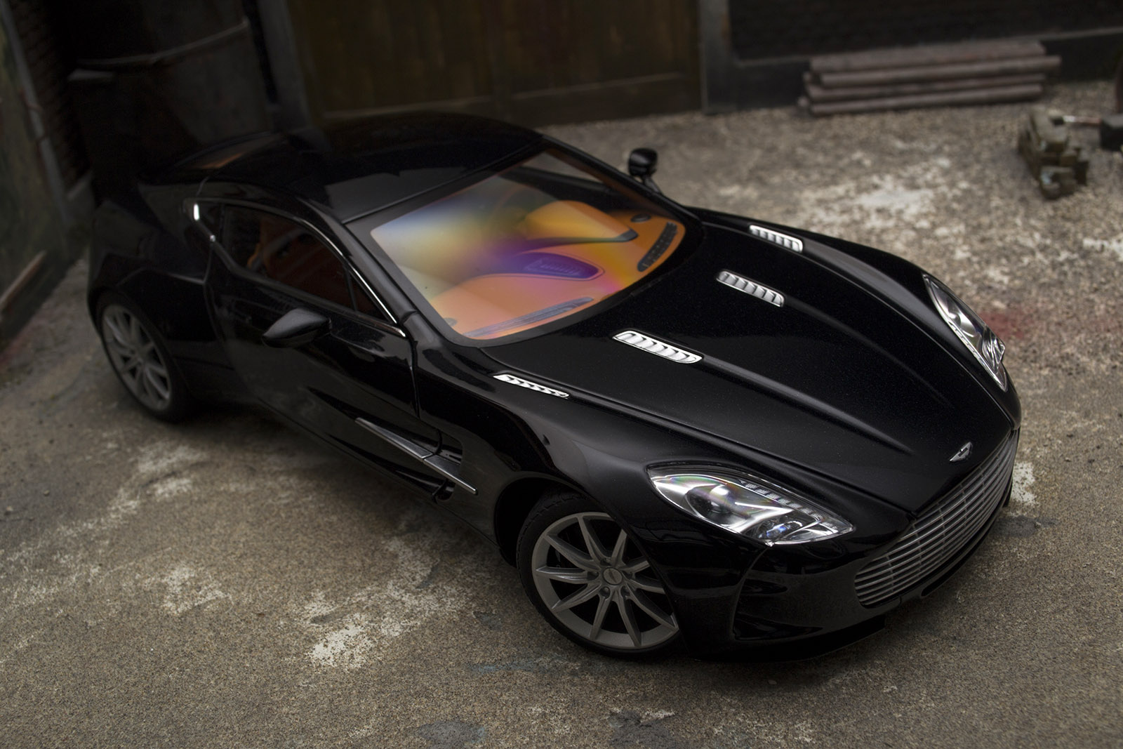 Aston Martin One 77 1/18 Autoart 77 zwart pearl interieur oranje modelauto