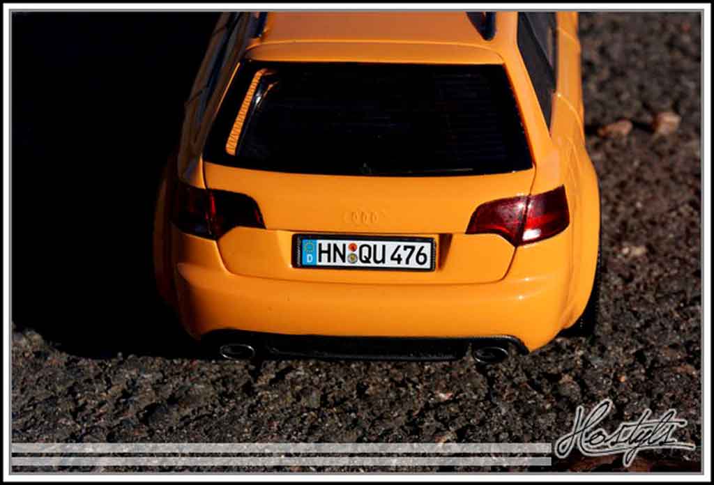 Audi RS4 avant oranje papaye 1/18 Minichamps