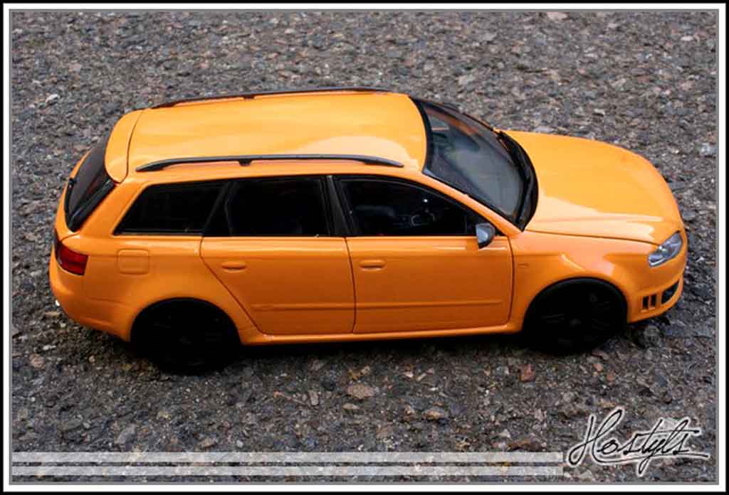 Audi RS4 avant oranje papaye 1/18 Minichamps