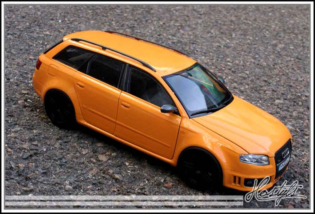 Audi RS4 avant oranje papaye 1/18 Minichamps