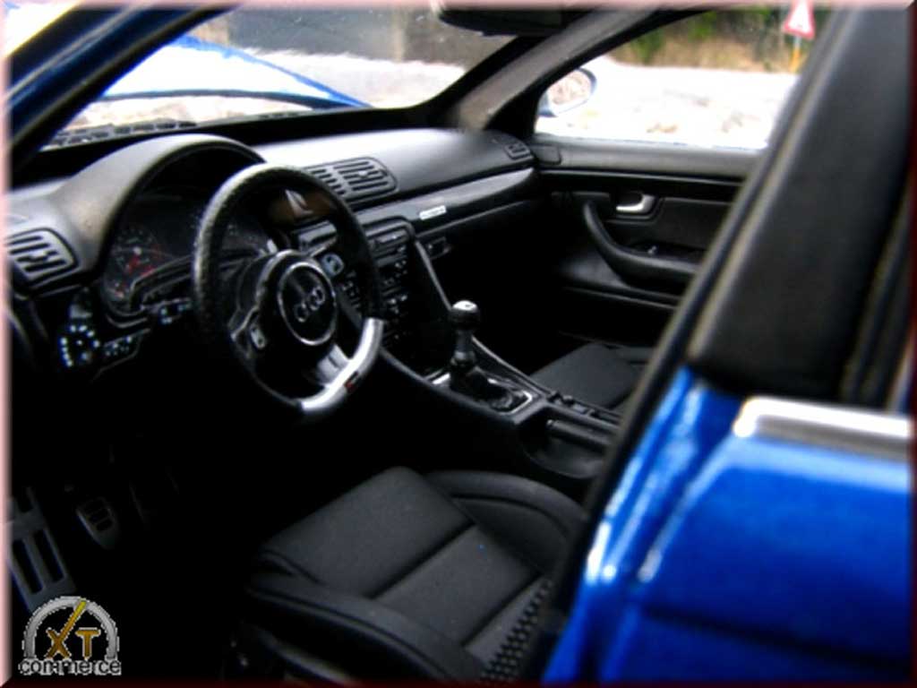 Audi RS4 berline blauw kit suspension rabaissee 1/18 Minichamps
