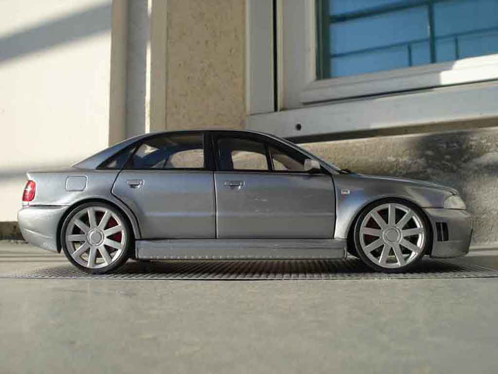 Audi S4 berline v6 bi-turbo grijs jantes 18 pouces 1/18 Ut Models