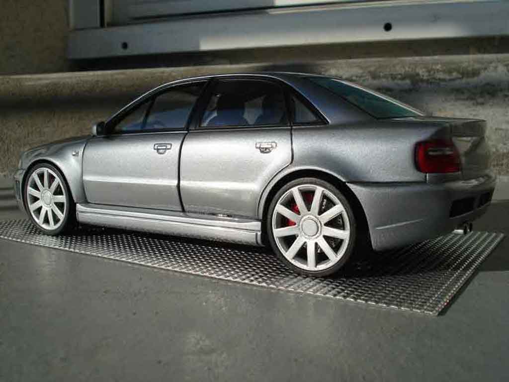 Audi S4 berline v6 bi-turbo grijs jantes 18 pouces 1/18 Ut Models