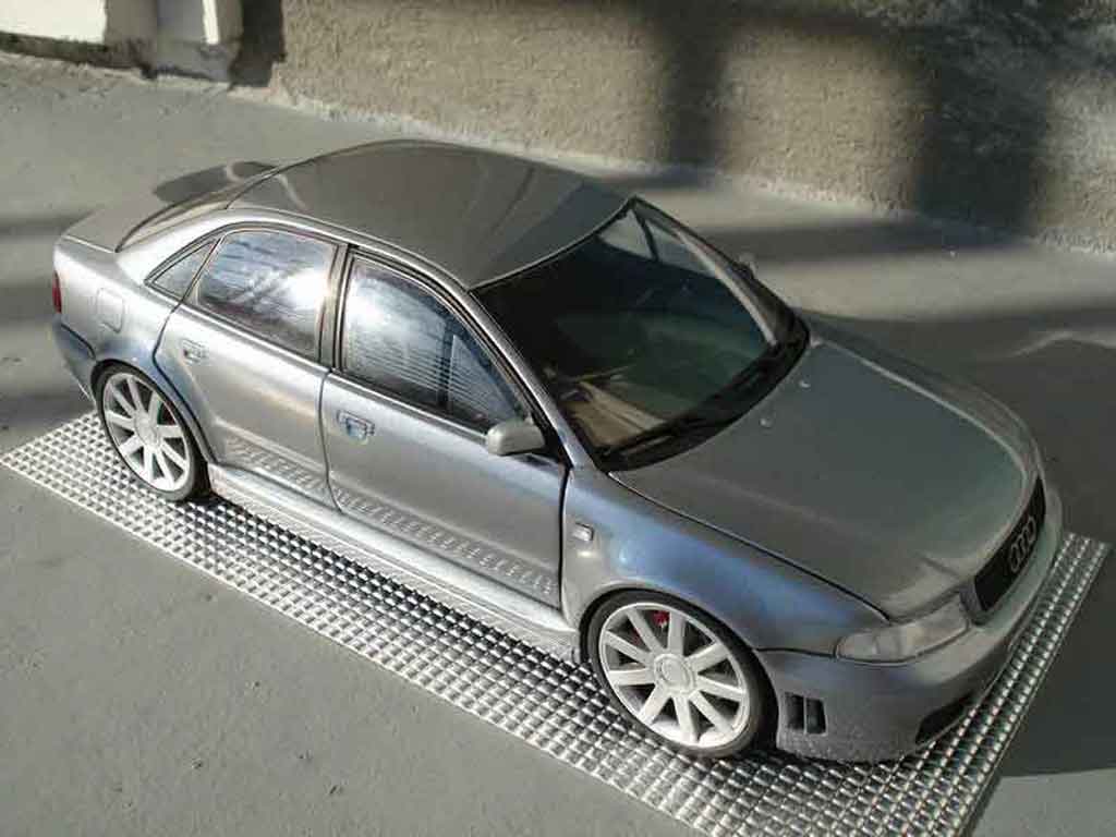 Audi S4 berline v6 bi-turbo grijs jantes 18 pouces 1/18 Ut Models