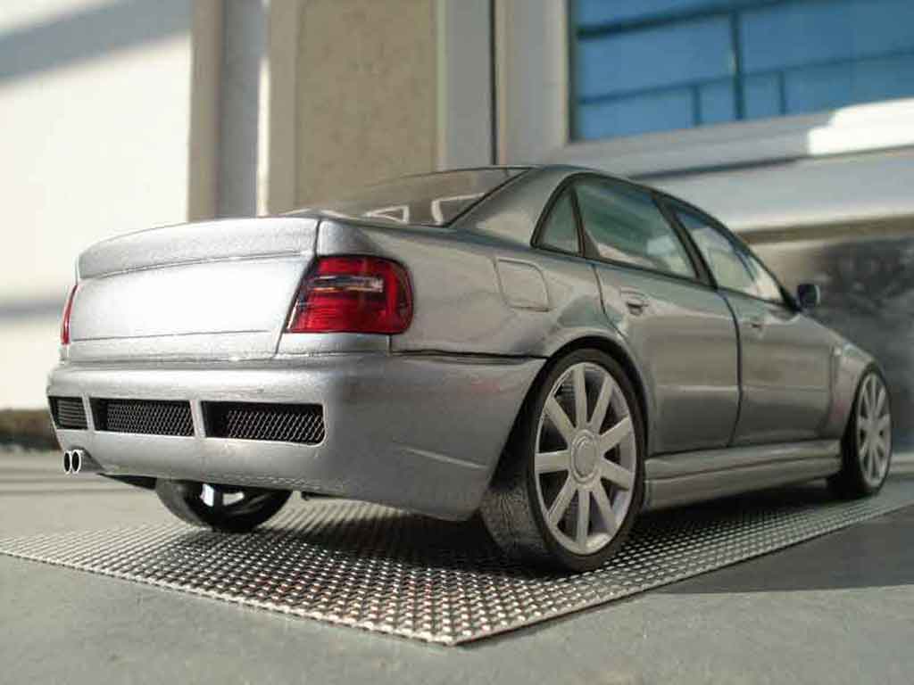 Audi S4 berline v6 bi-turbo grijs jantes 18 pouces 1/18 Ut Models