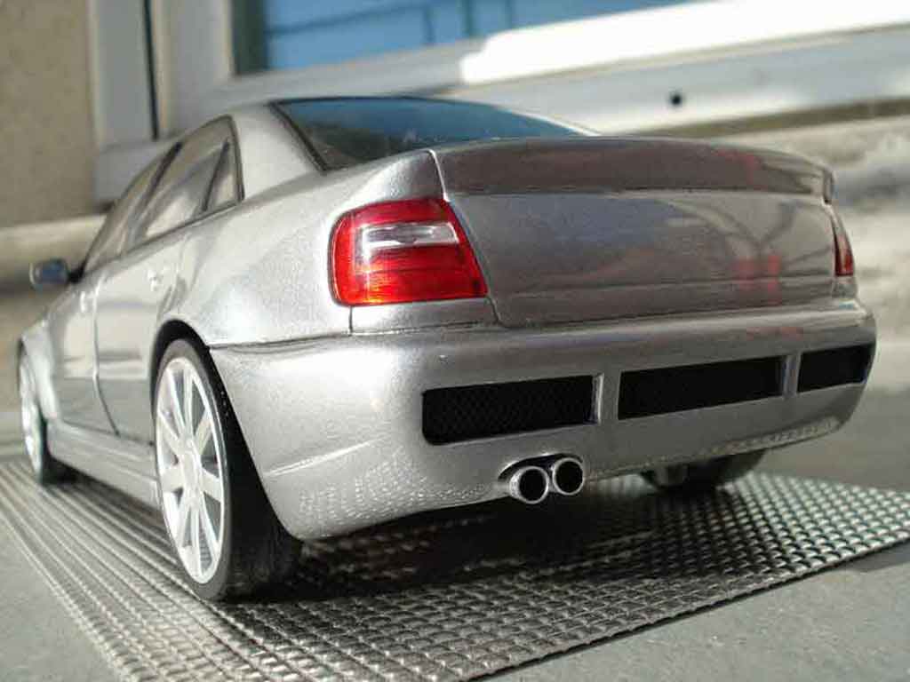 Audi S4 berline v6 bi-turbo grijs jantes 18 pouces 1/18 Ut Models