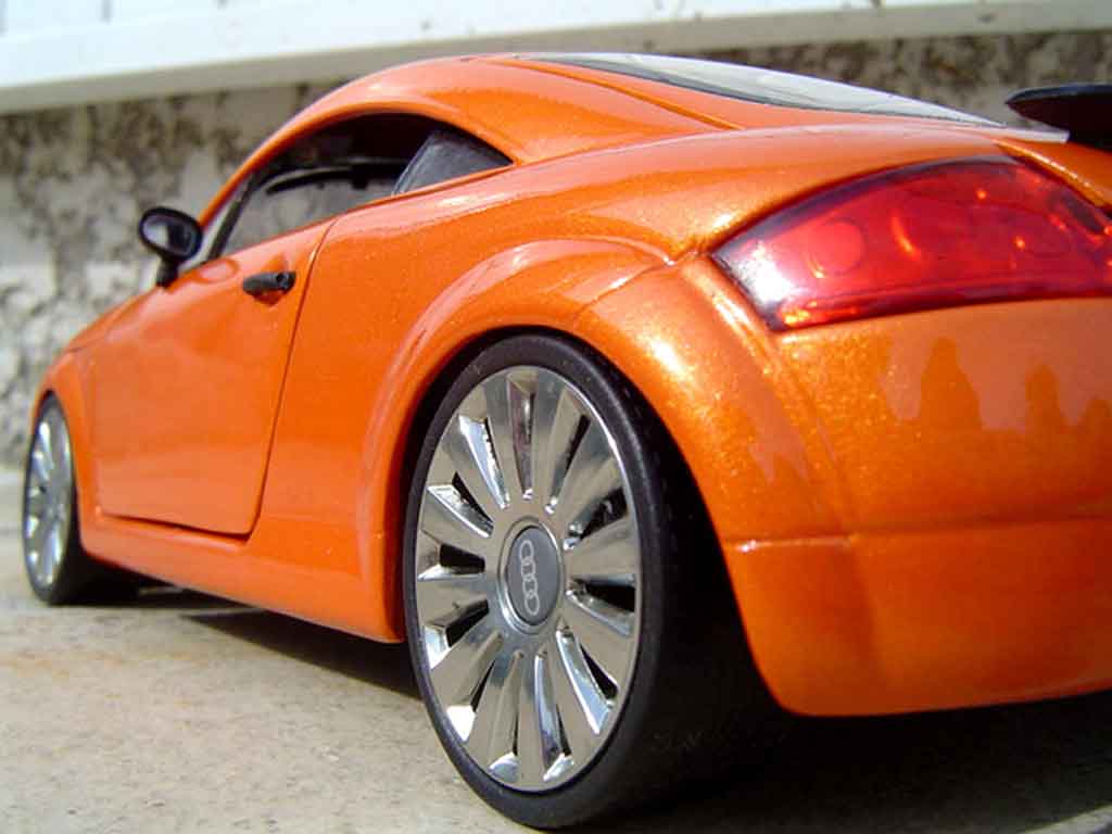 Audi TT coupe jantes audi a8 oranje lamborghini 1/18 Revell