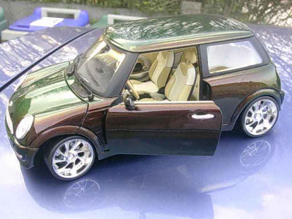Mini One 1/18 Burago carat cameleon modelauto