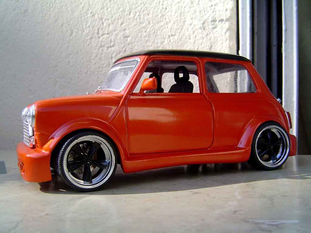 Austin Mini Cooper 1/18 Burago Cooper kit carrosserie et jantes 13 pouces modelauto
