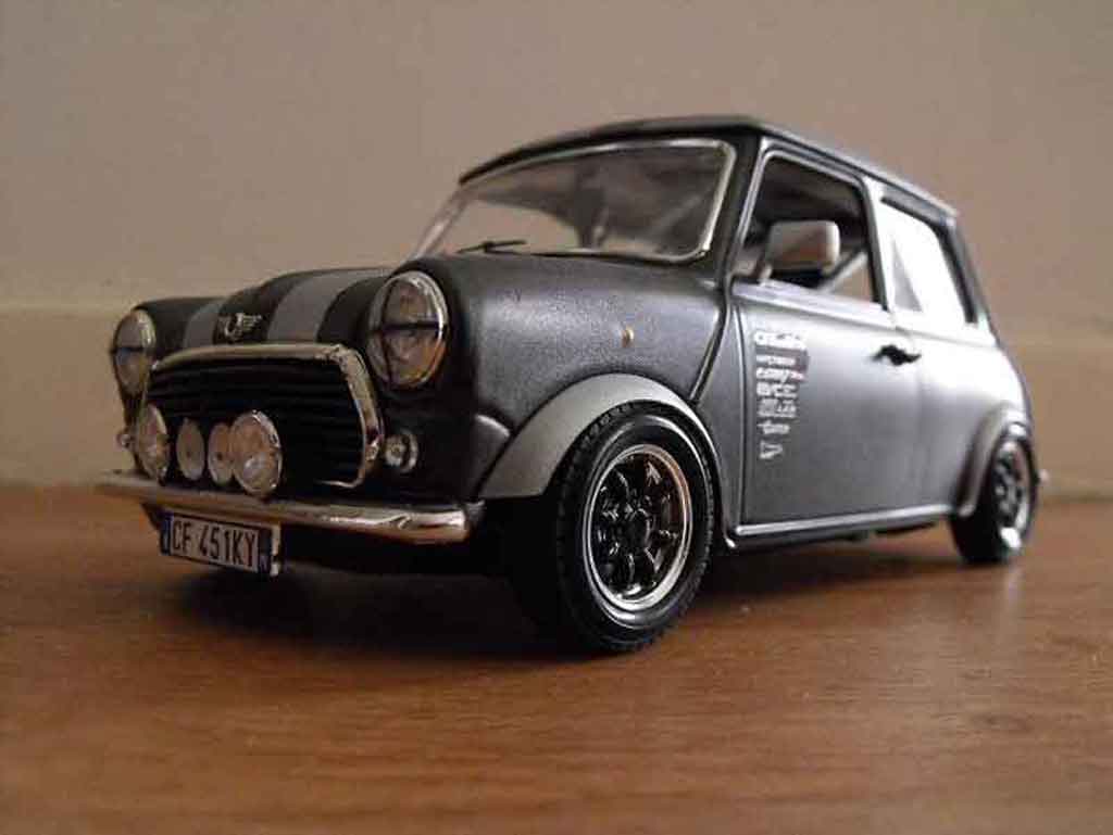 Austin Mini Cooper 1/18 Burago Cooper 1969 preparation course modelauto