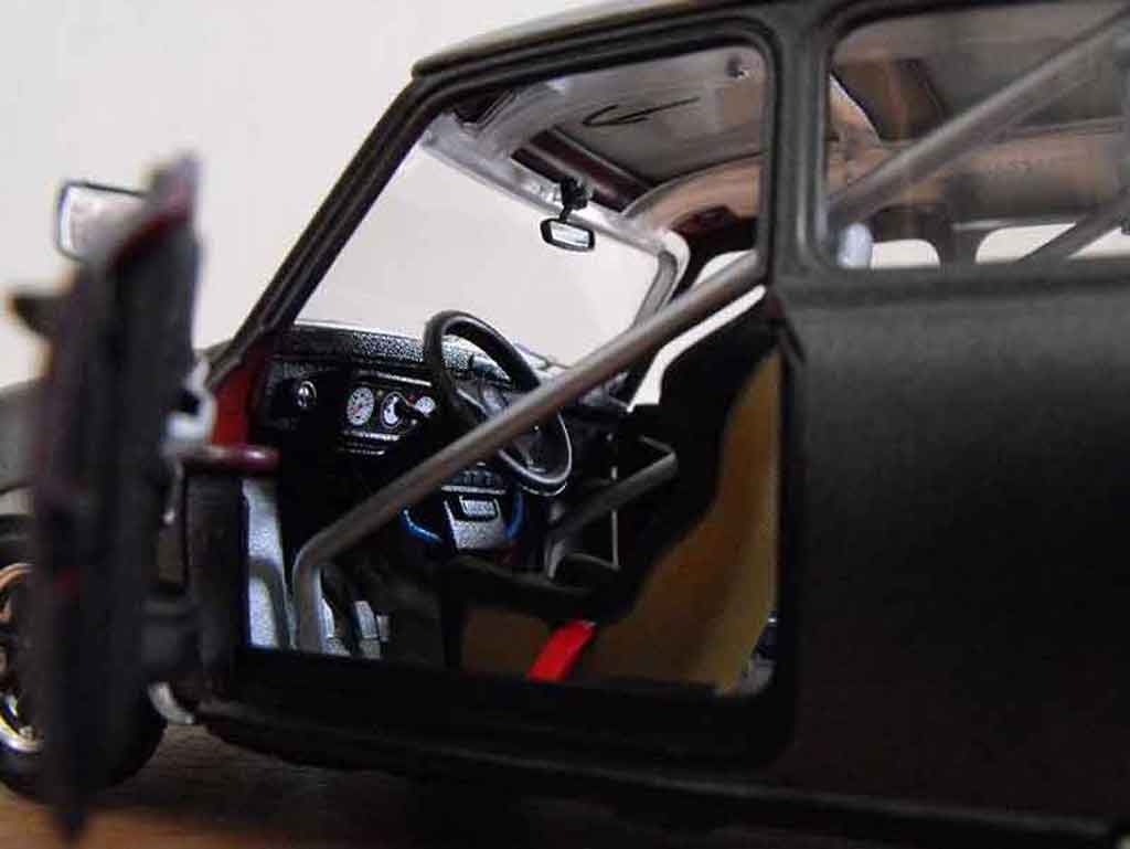 Austin Mini cooper 1969 preparation course 1/18 Burago
