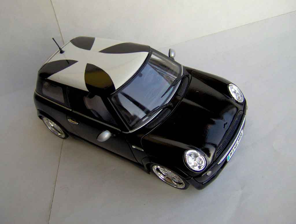 Mini Cooper D west coast choppers 1/18 Maisto