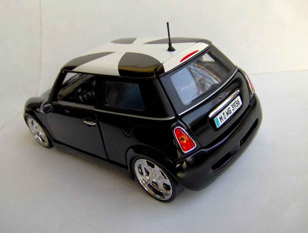 Mini Cooper D west coast choppers 1/18 Maisto