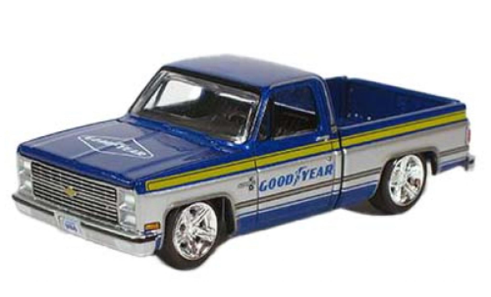 Chevrolet Silverado 1/64 Auto World Goodyear 1983 modelauto
