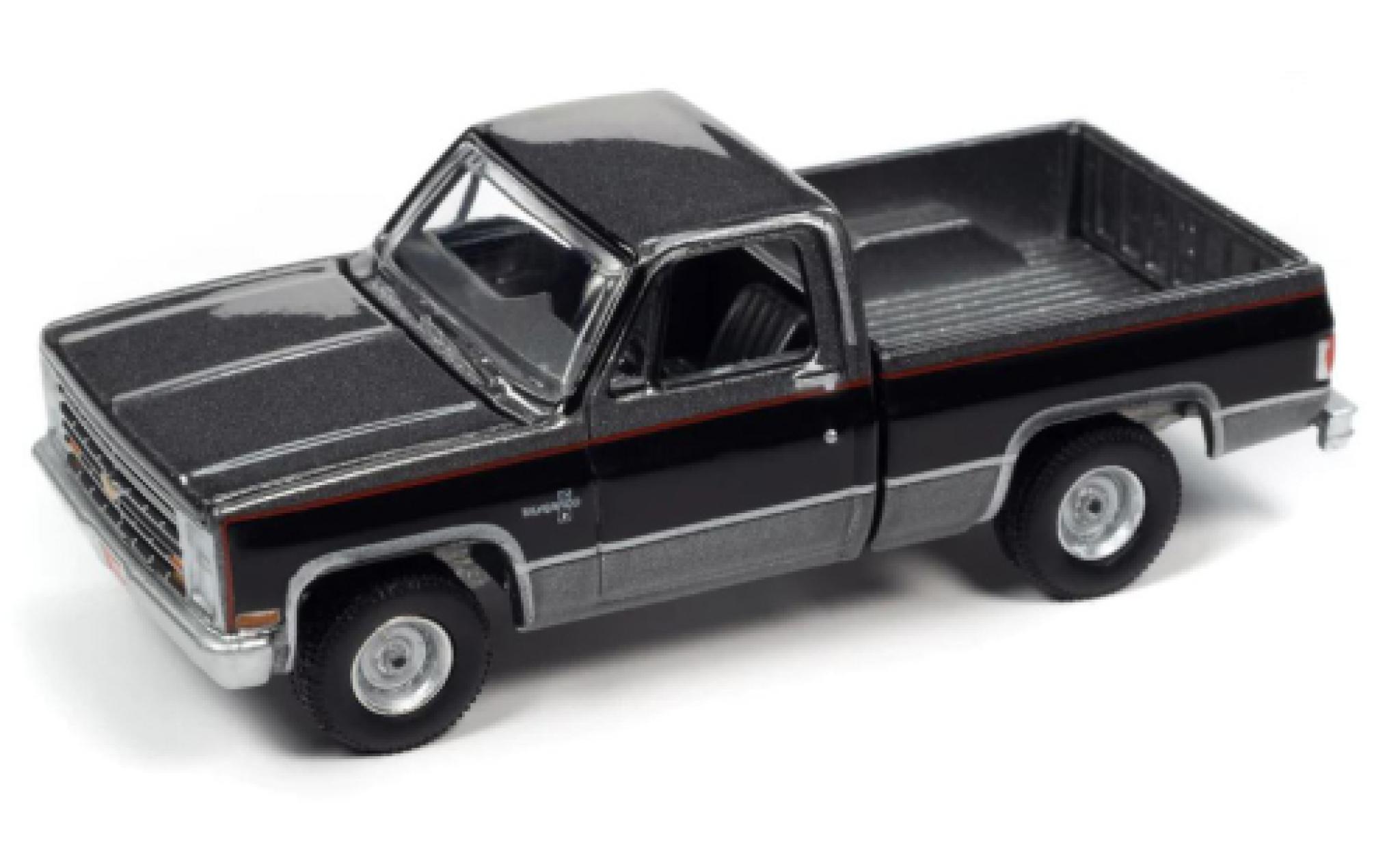 Chevrolet Silverado 1/64 Auto World R10 Fleetside metallic grijs/zwart 1987 modelauto