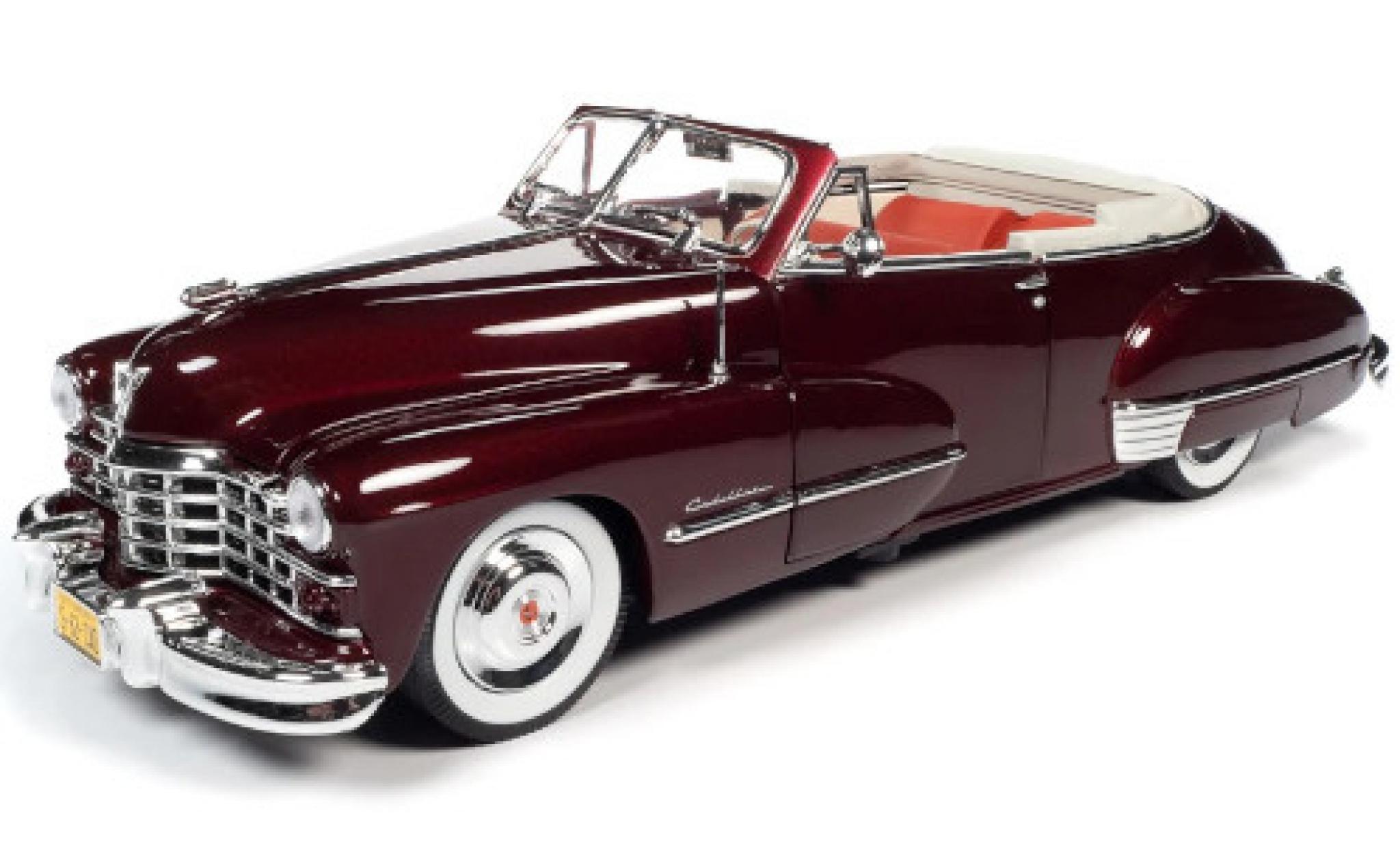 Cadillac Series 62 1/18 Auto World Cabriolet rood 1947 modelauto