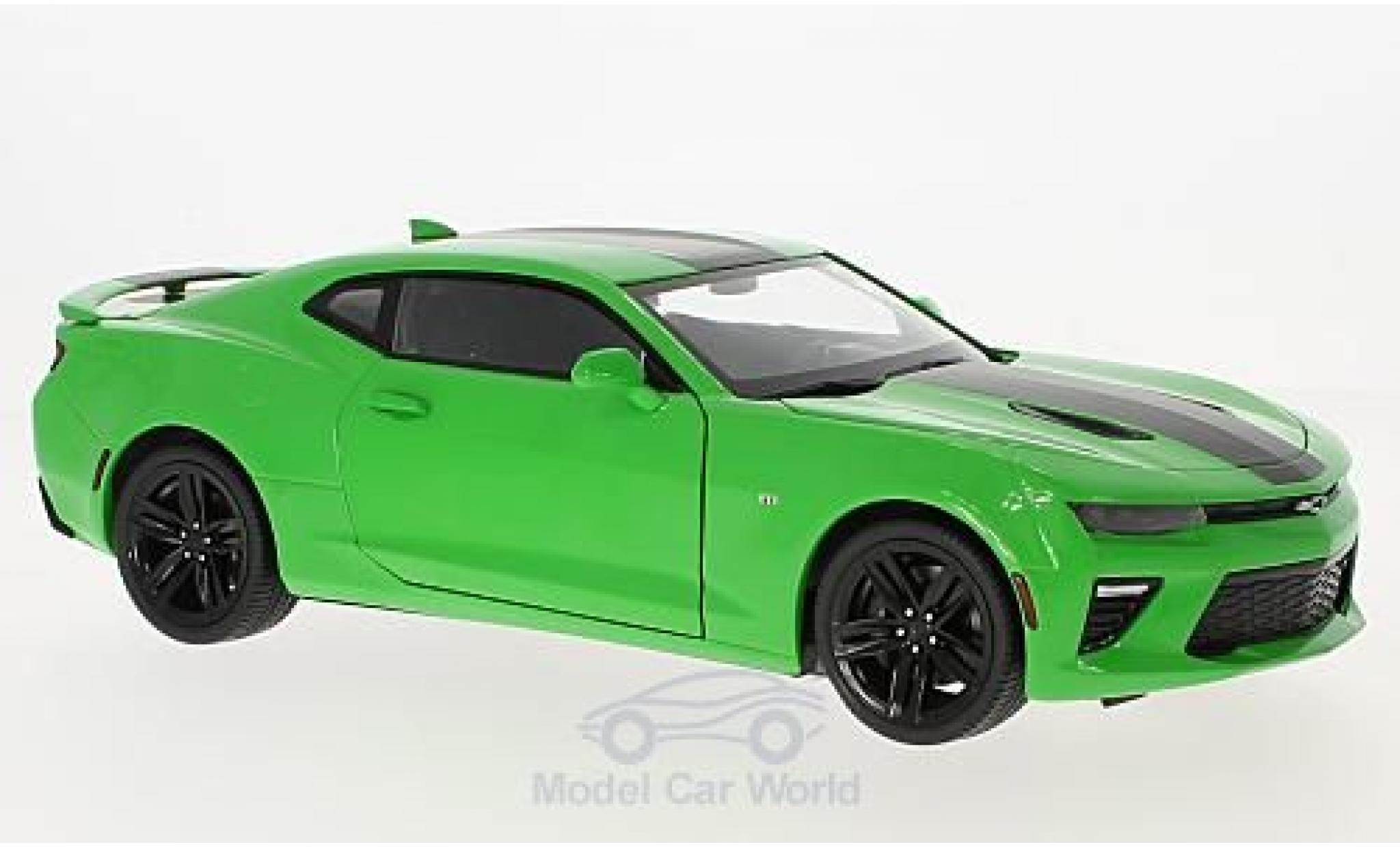 Chevrolet Camaro SS 1/18 Auto World SS groen/zwart 2017 modelauto