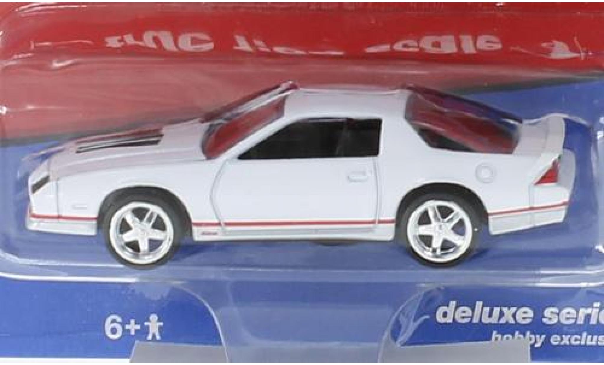 Chevrolet Camaro 1/64 Auto World wit 1984 modelauto