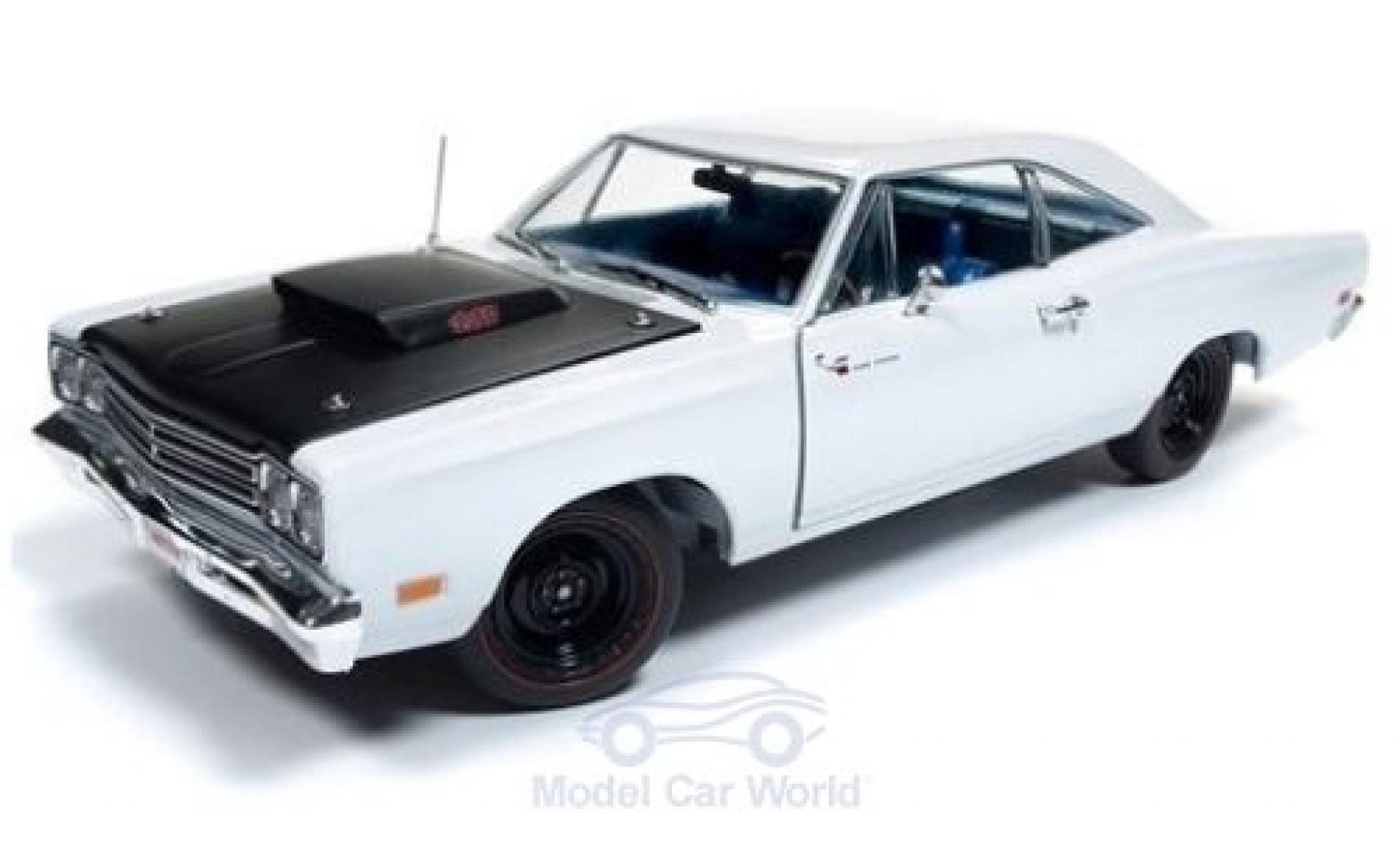 Plymouth Road Runner 1/18 Auto World wit/matt-zwart 1969 modelauto
