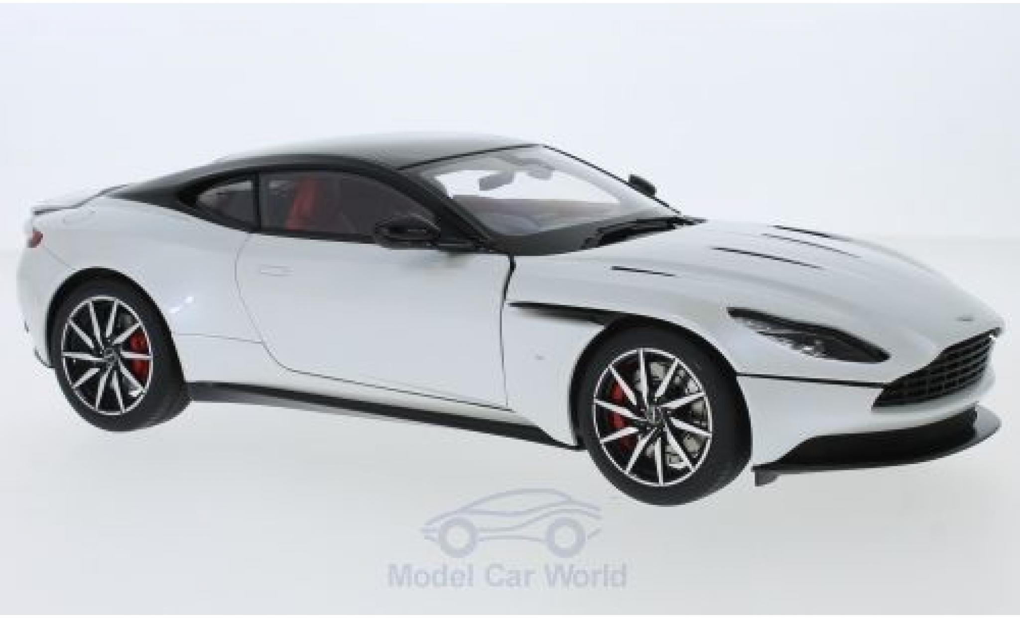 Aston Martin DB1 1/18 AUTOart 1 metallic wit RHD modelauto