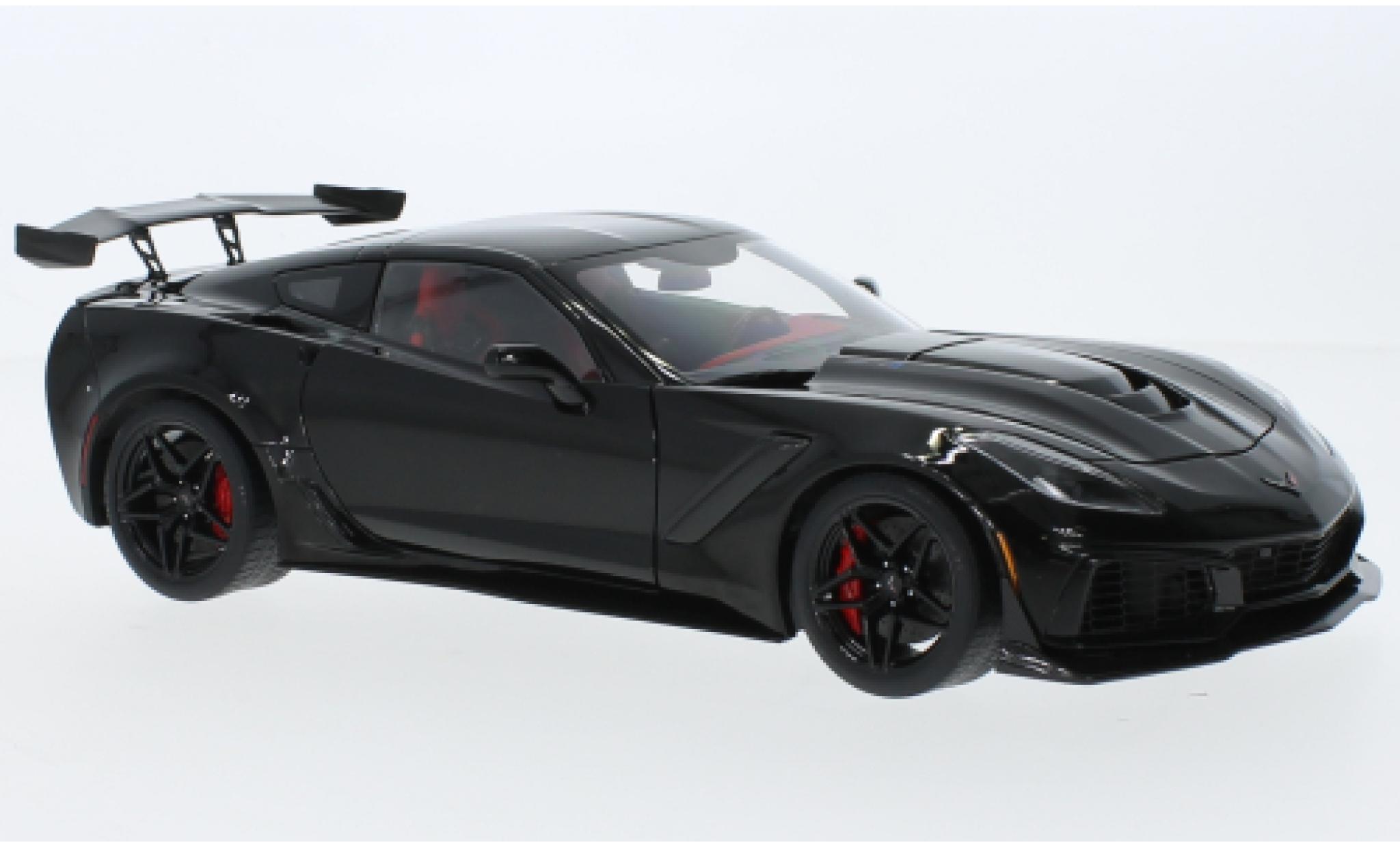 Chevrolet Corvette 1/18 AUTOart (C7) ZR1 zwart modelauto