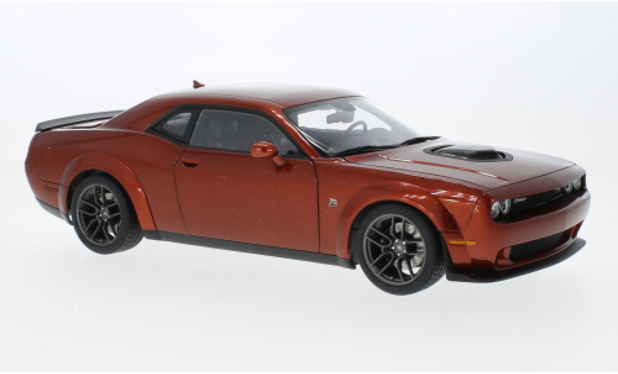 Dodge Challenger 1/18 AUTOart R/T Scat Pack Shaker Widebody metallic brun 2022 modelauto