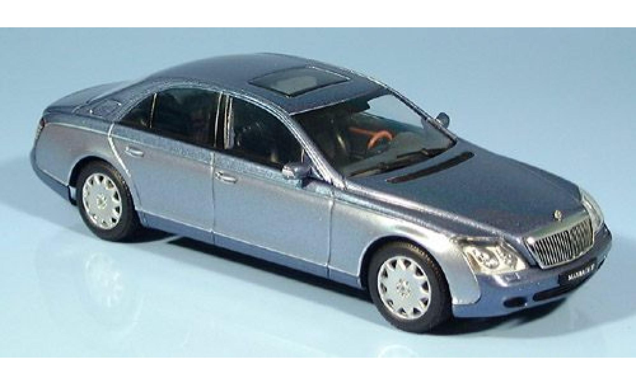 Maybach 57 1/43 AUTOart SWB metallic blauw clair/d 2002 modelauto