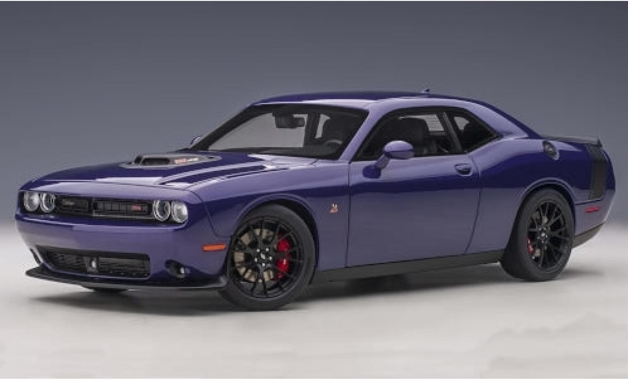 Dodge Challenger 1/18 AUTOart 392 HEMI Scat Pack Shaker metallic lila/matt-zwart modelauto
