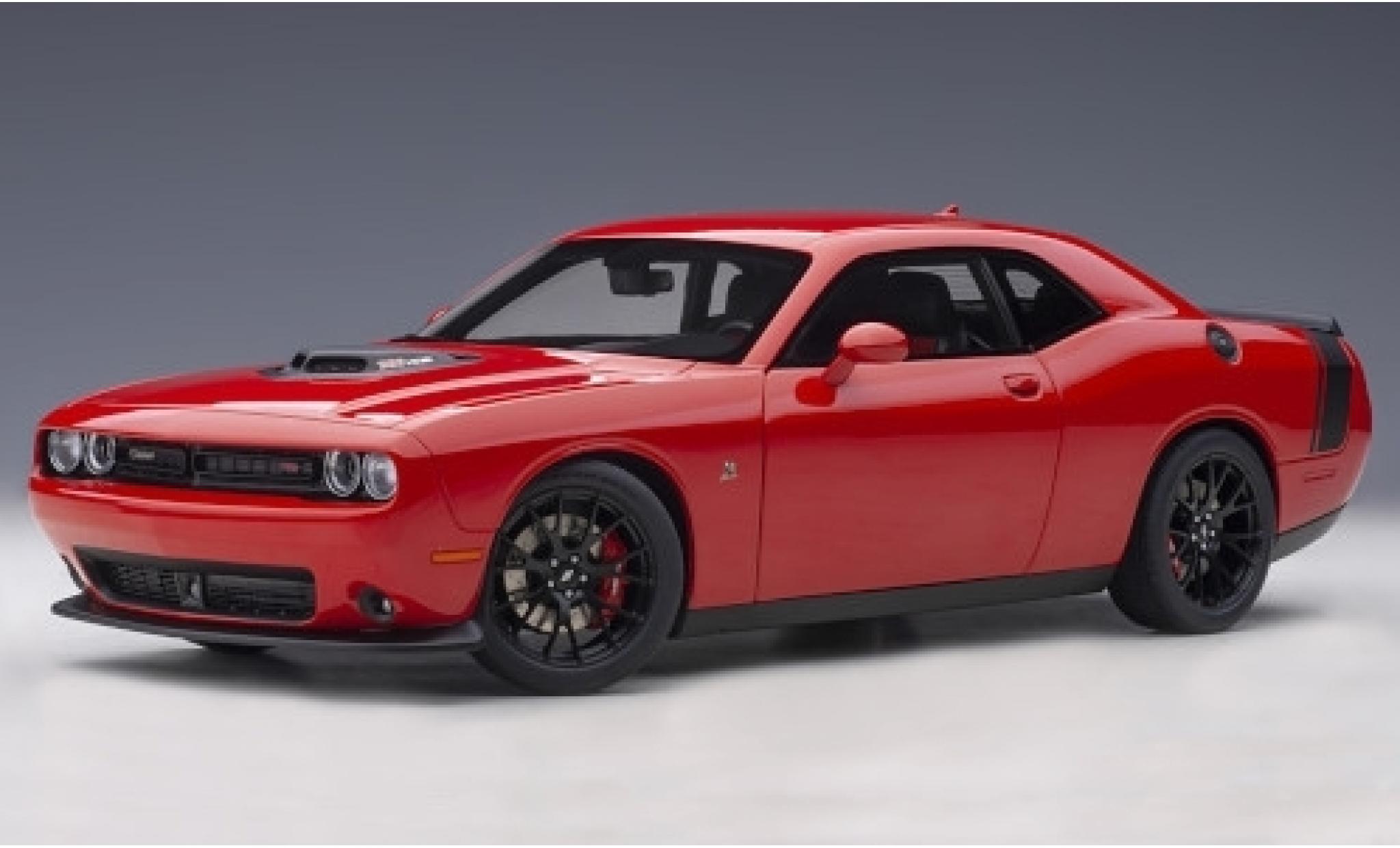 Dodge Challenger 1/18 AUTOart 392 HEMI Scat Pack Shaker rood/zwart 2018 modelauto