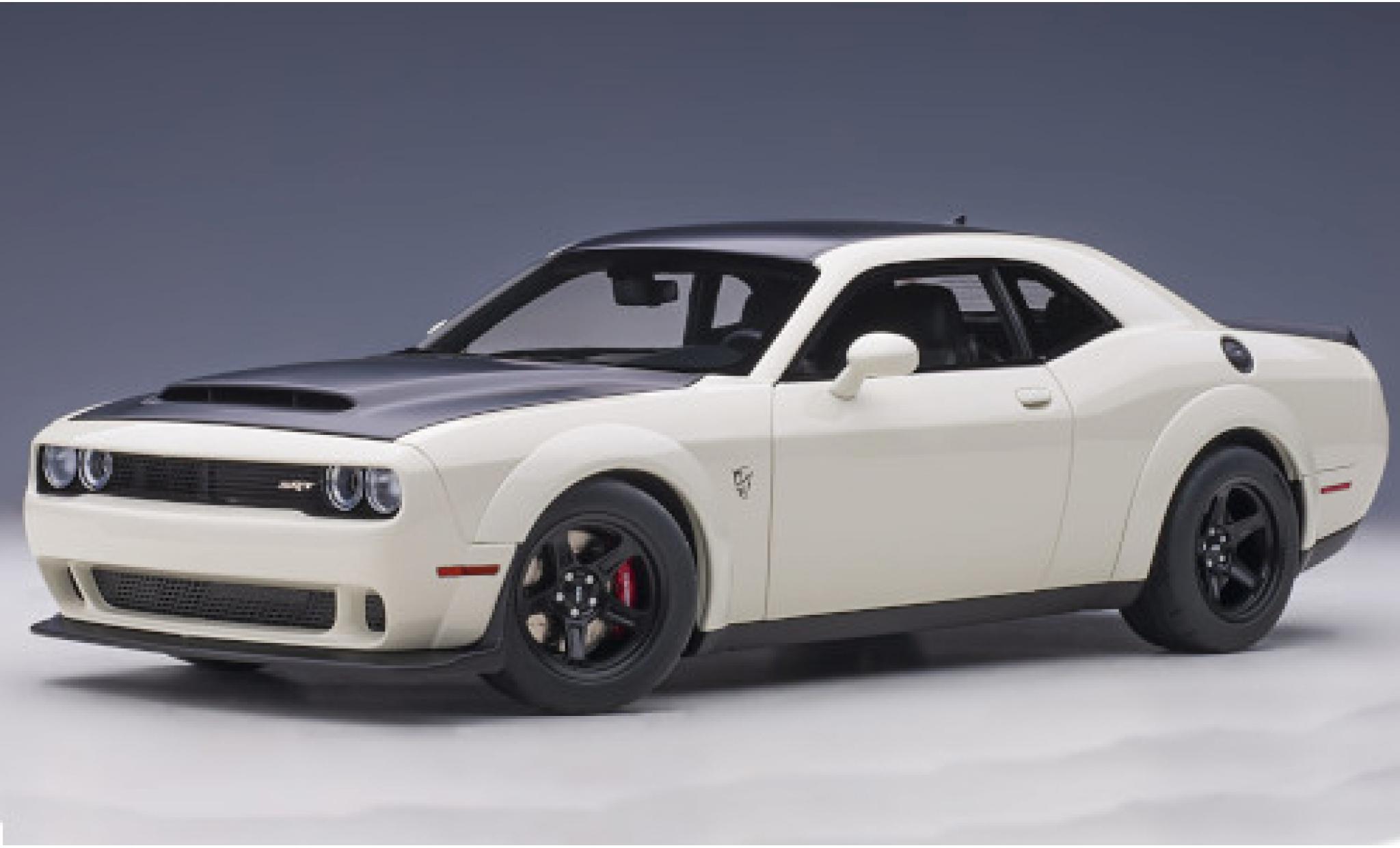 Dodge Challenger 1/18 AUTOart SRT Demon wit/matt-zwart 2018 modelauto