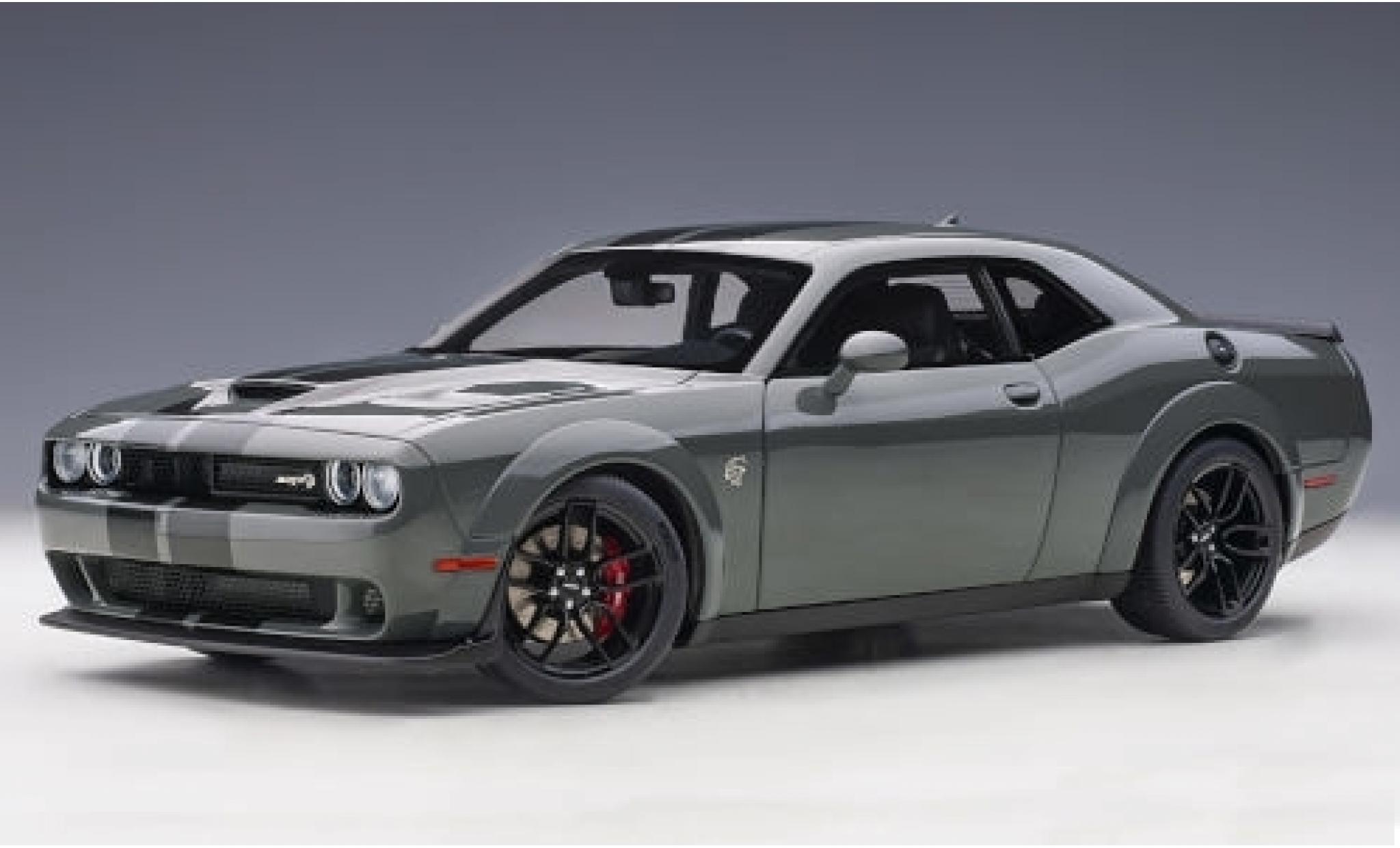 Dodge Challenger 1/18 AUTOart SRT Hellcat Widebody metallic grijs/zwart 2018 modelauto