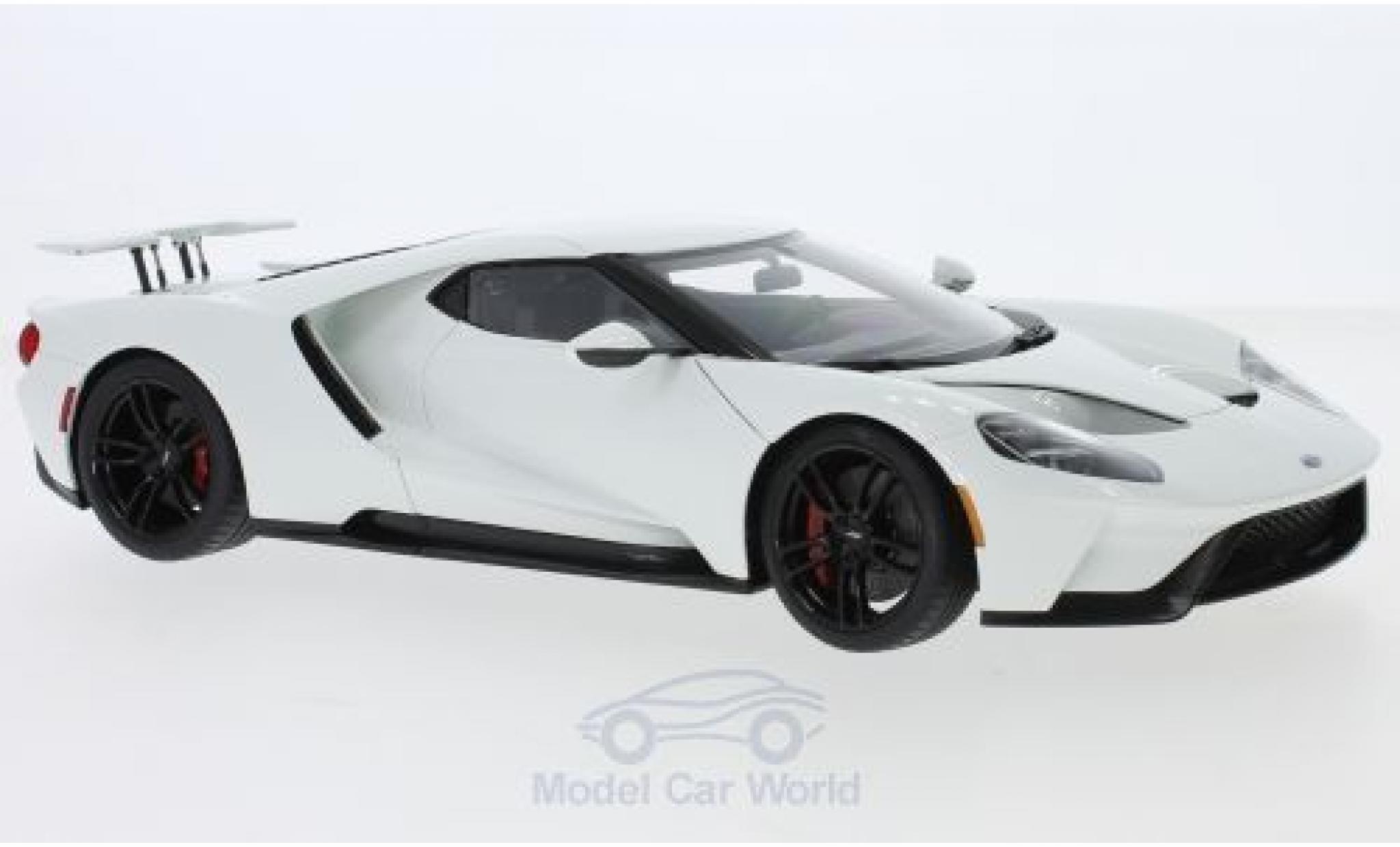 Ford GT 1/18 AUTOart wit 2017 modelauto