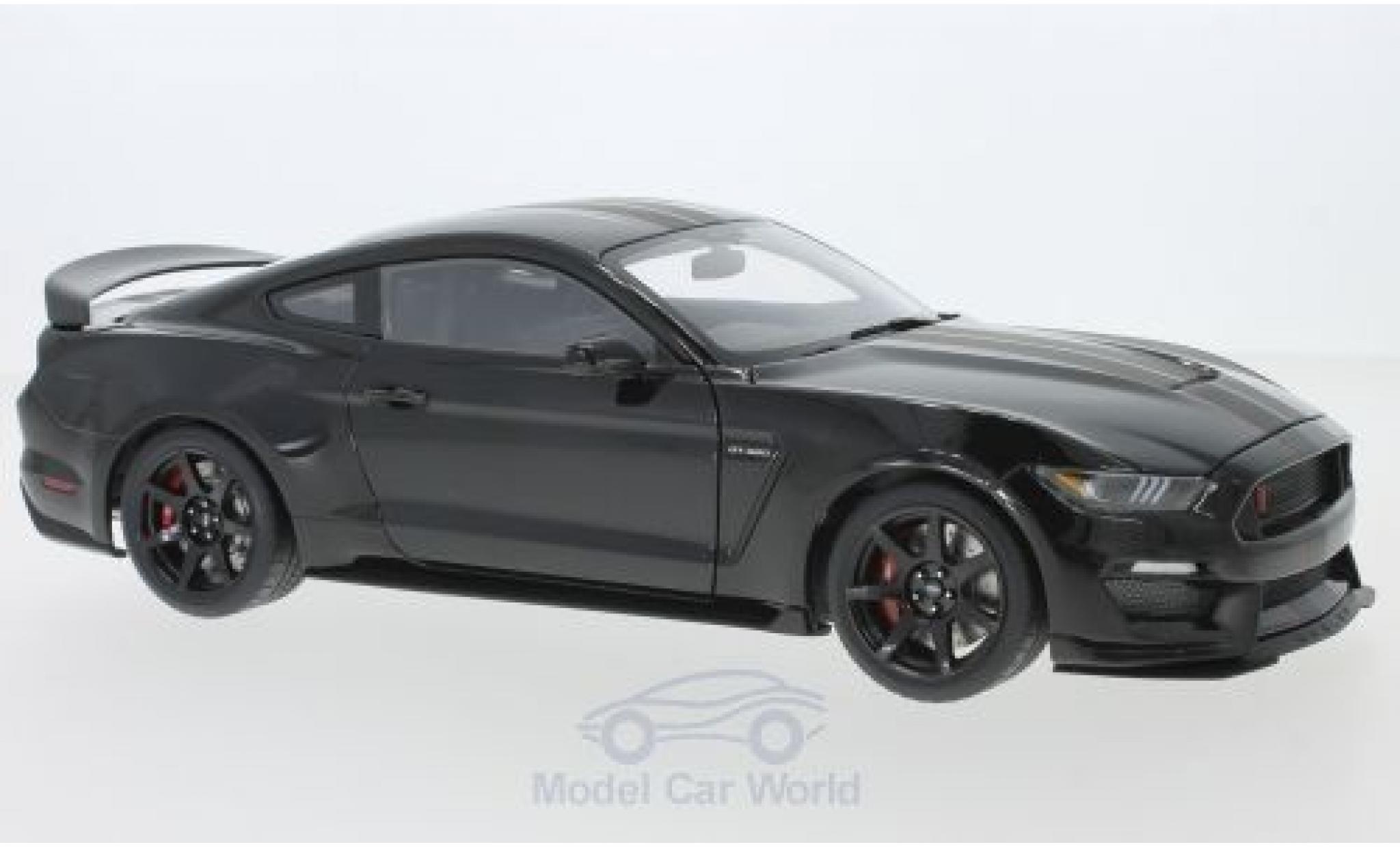 Ford Mustang 1/18 AUTOart Shelby GT-350R zwart/matt-zwart 2017 modelauto
