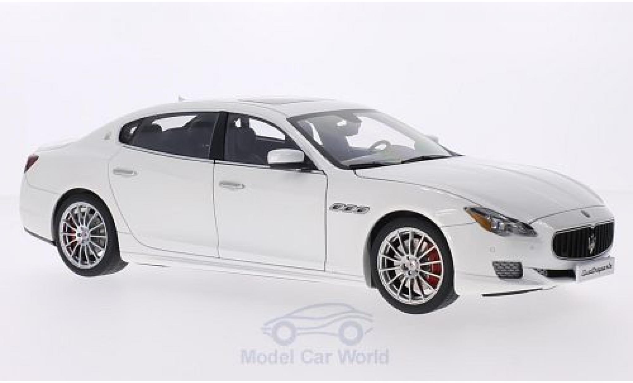 Maserati Quattroporte 1/18 AUTOart GTS metallic wit 2015 modelauto