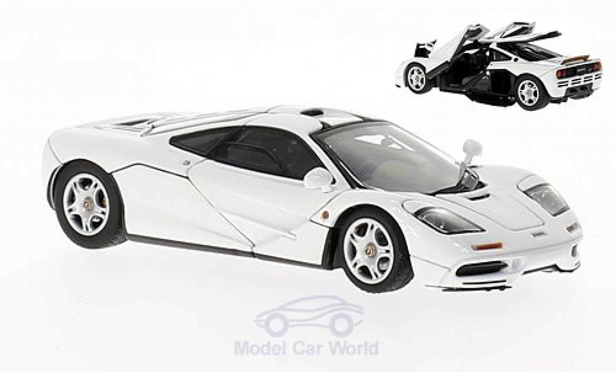 McLaren F1 1/43 AUTOart wit 1994 mit vielen beweglichen Teilen und Koffer-Set modelauto