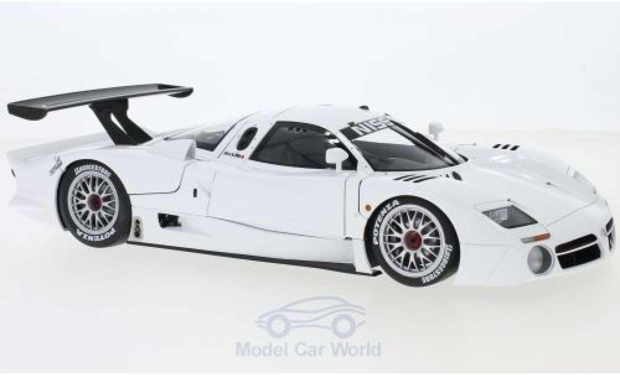 Nissan R390 1/18 AUTOart GT1 Le Mans wit RHD 1998 modelauto
