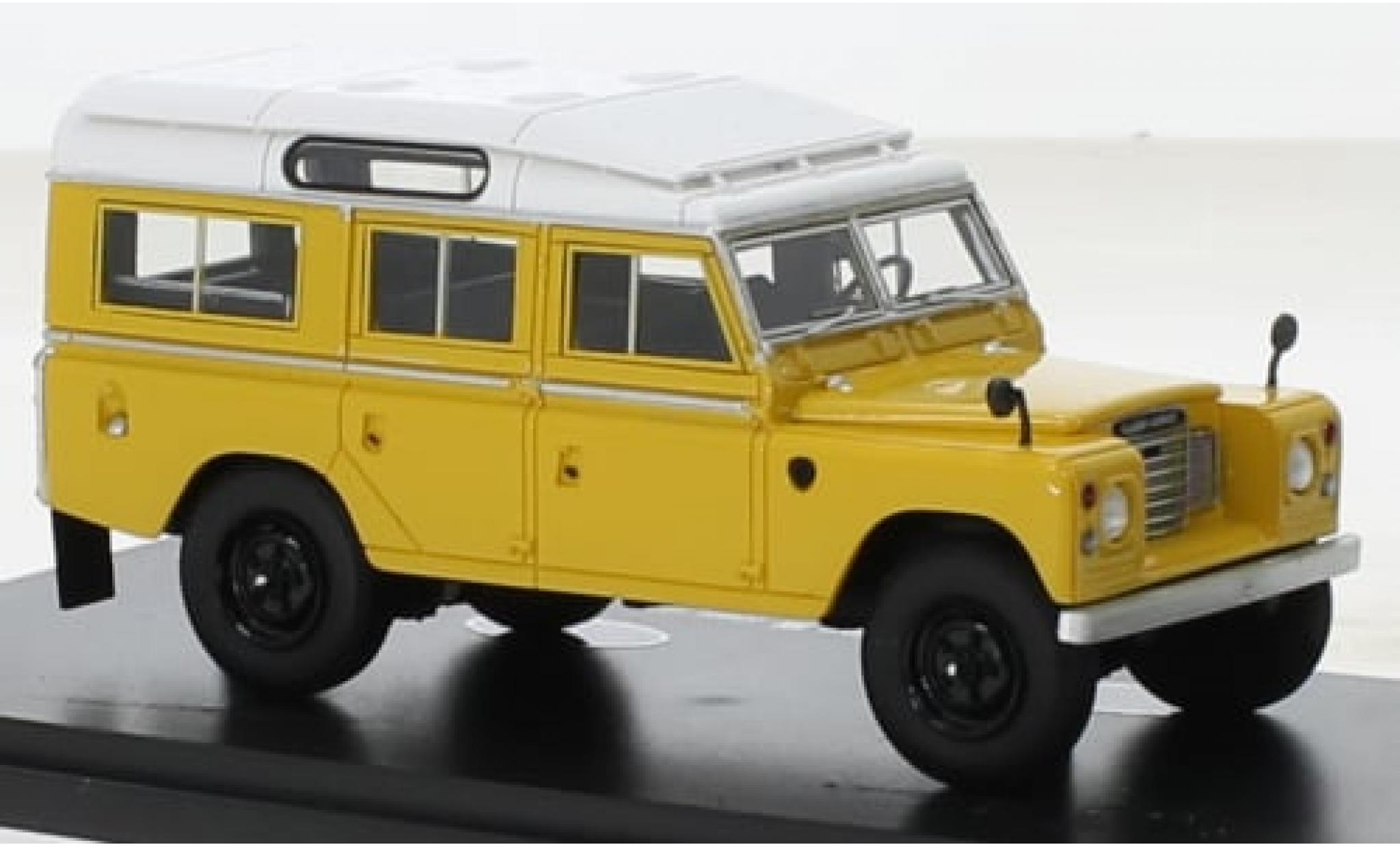 Land Rover 109 1/43 AutoCult Autocult/Avenue 43 Series III geel/wit 1975 1:43 modelauto