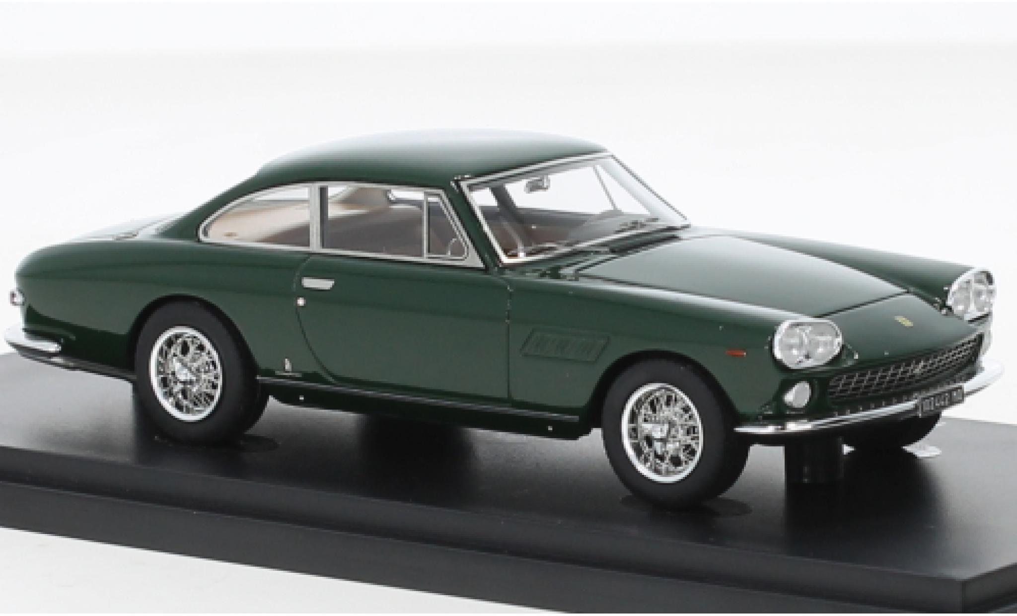 Ferrari 330 1/43 AutoCult GT 2+2 metallic groen 1963 modelauto