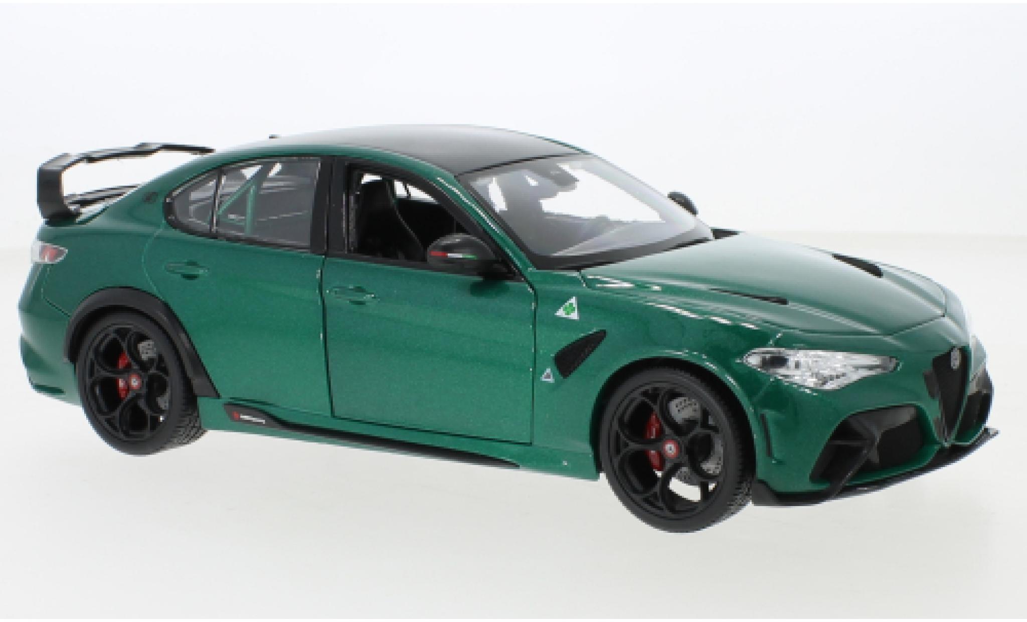 Alfa Romeo Giulia 1/18 Burago GTAm metallic groen 2020 modelauto
