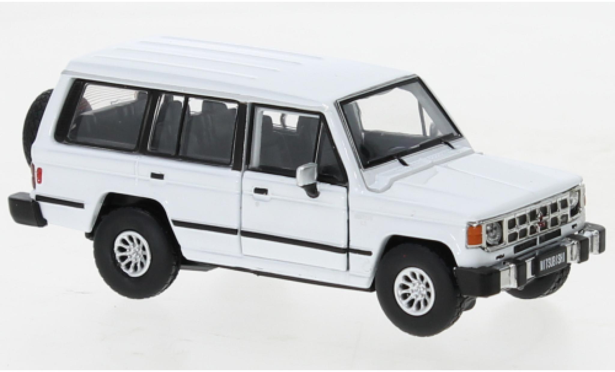 Mitsubishi Pajero 1/64 BM Creations MK1 wit modelauto