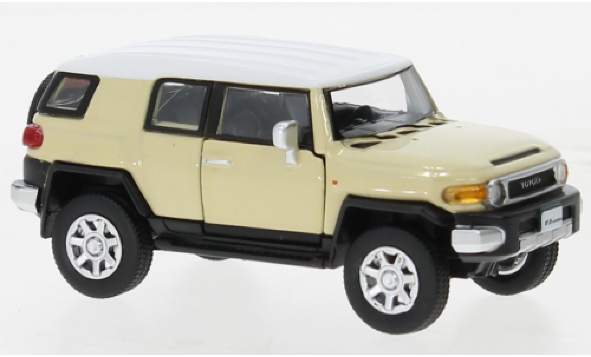 Toyota FJ Cruiser 1/64 BM Creations beige/wit 2015 modelauto