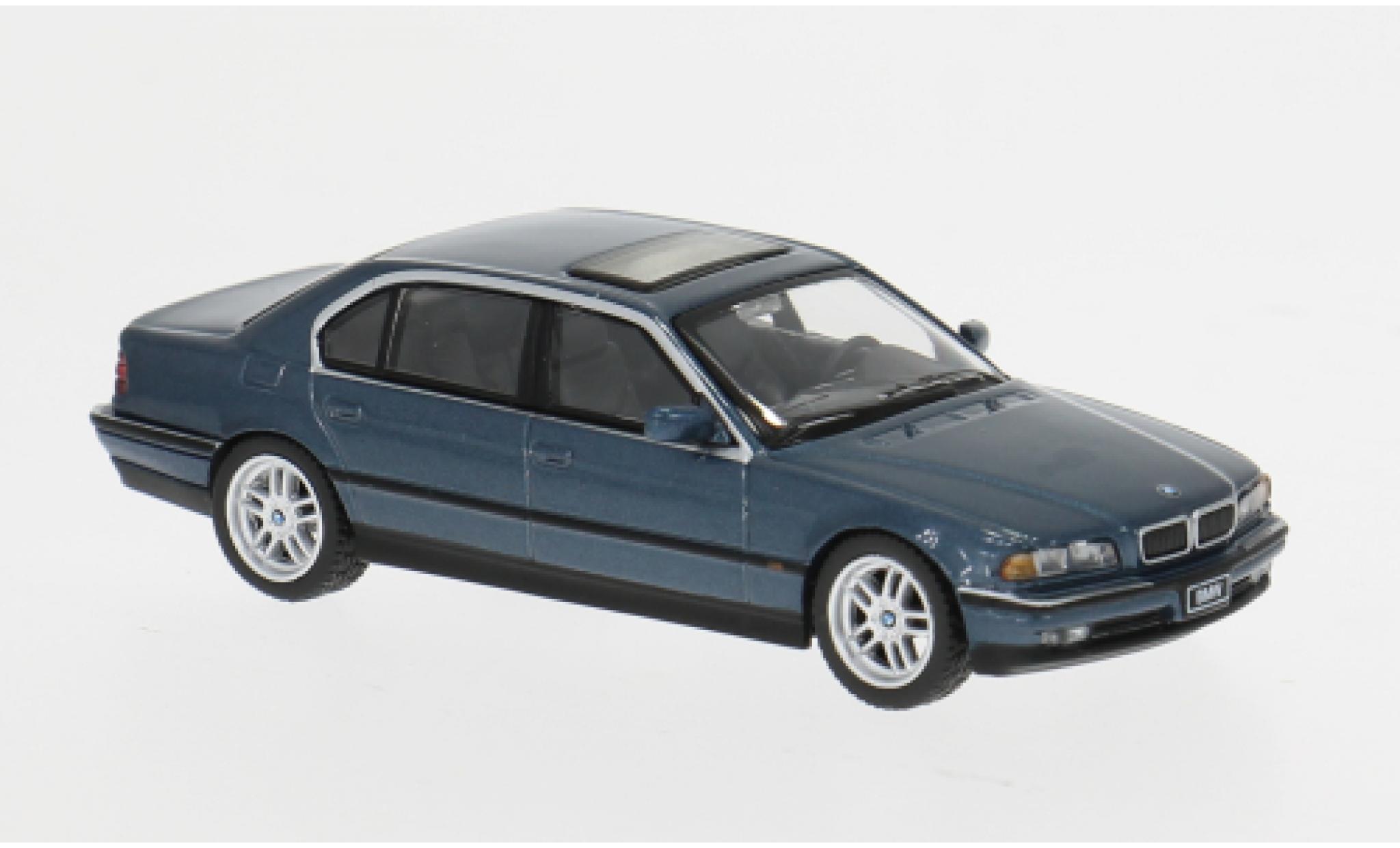 Bmw 750 1/64 Mini GT iL (E38) blauw 1:64 modelauto